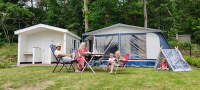 Kampeerplaats met privé- sanitair