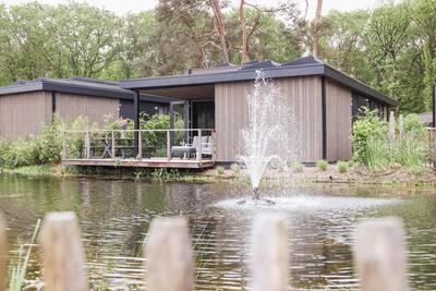 Luxe Lodge met Hottub aan het water