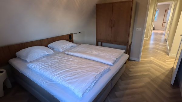 One of the bedrooms of the holiday home at Landal Aelderholt