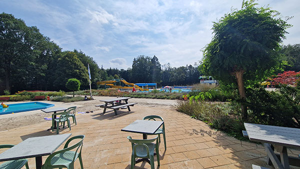Outdoor swimming pool De Leewal near Landal PUUR Exloo