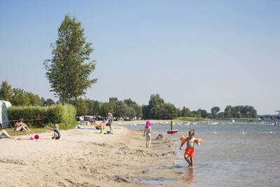 Beach on Lake Veluwe at holiday park EuroParcs Zuiderzee