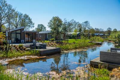 Holiday homes with a deck on the water at holiday park EuroParcs Zuiderzee