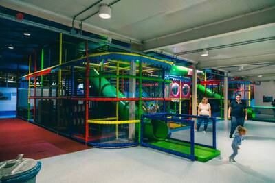 Child playing in the indoor playground of holiday park EuroParcs Zuiderzee