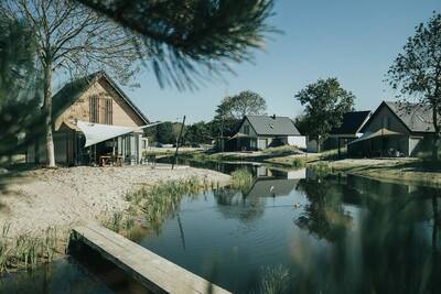 Holiday homes on the water at holiday park Ridderstee Ouddorp Duin
