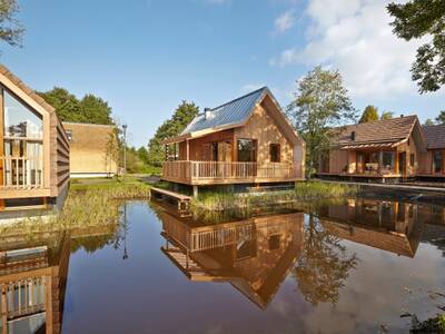 Holiday homes on the water at the Landal De Reeuwijkse Plassen holiday park