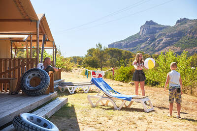 2 Children play with a beach ball at a safari tent at the RCN Domaine de la Noguière holiday park