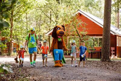 Children walk with Alex & Sammy on holiday park RCN de Jagerstee