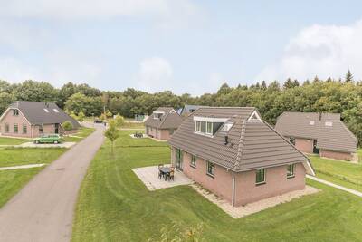 Detached holiday homes on the small-scale holiday park Roompot Villaparc Schoonhovenseland