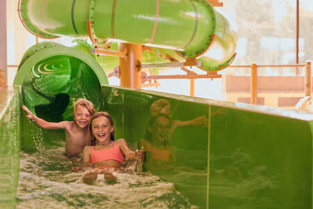 Children on the slide in the Etsi Pool swimming pool at Lake Resort Beekse Bergen