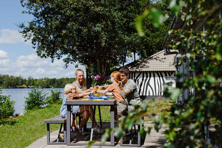 Family on the terrace of a Jungalow "Zebra" at Lake Resort Beekse Bergen