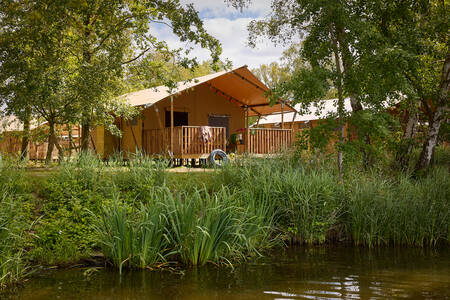 Safari tents on the water at the Lake Resort Beekse Bergen holiday park