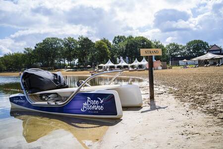 Electric pedal boats can be rented at holiday park BreeBronne