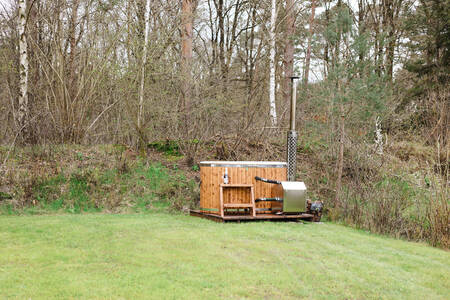 A camper site with a hot tub at Camping de Norgerberg