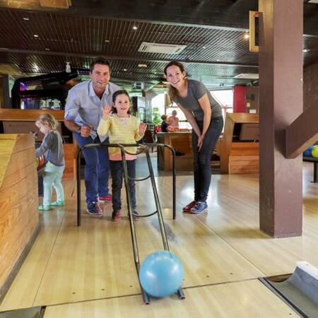 Enjoy bowling with the family on the bowling alley of Center Parcs Bispinger Heide
