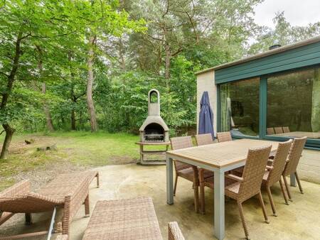 A terrace with barbecue of a holiday home at Center Parcs De Vossemeren