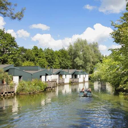 Holiday homes on the water at Center Parcs Erperheide