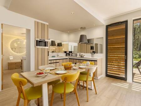 Kitchen with dining area of a holiday home on Center Parcs Les Landes de Gascogne