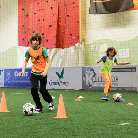 A football camp at Center Parcs Park Hochsauerland is fun for children