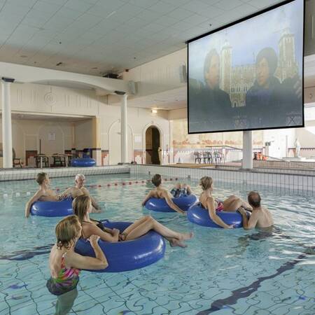 Center Parcs has set up a complete cinema in the Aqua Romana, the 25-metre pool
