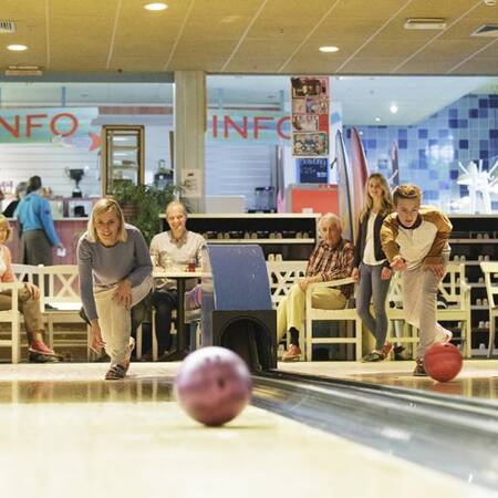Bowling with the whole family at the bowling alley of Center Parcs Park Zandvoort