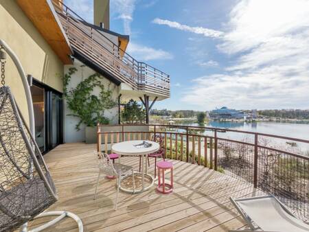 A terrace of a holiday home at Center Parcs Villages Nature Paris