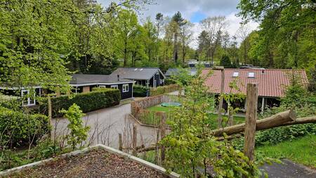 Holiday homes on a lane at the De Thijmse Berg holiday park