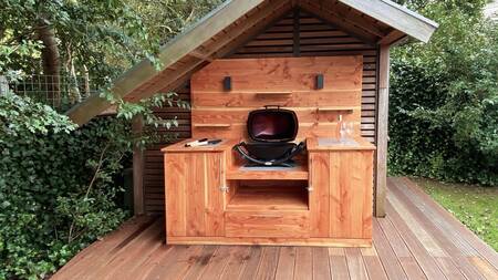 Outdoor kitchen of a villa at the Dutchen Park Duynzoom holiday park on Texel