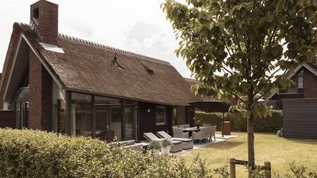 Luxury holiday home with spacious garden at the Dutchen Villapark Mooi Schoorl holiday park