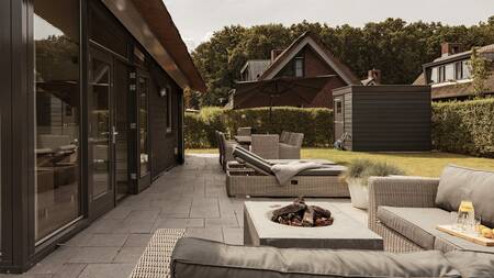 Lounge set and garden furniture in the garden of a holiday home at Dutchen Villapark Mooi Schoorl