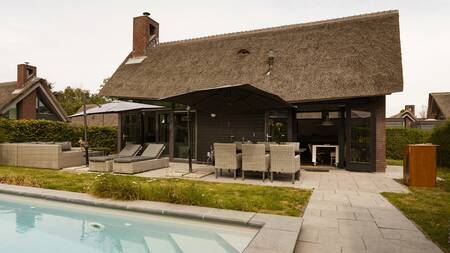 Luxury holiday home with private swimming pool at the Dutchen Villapark Mooi Schoorl holiday park