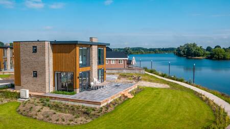 Detached holiday home type "Pavilion l'etage 8" at the EuroParcs Aan de Maas holiday park