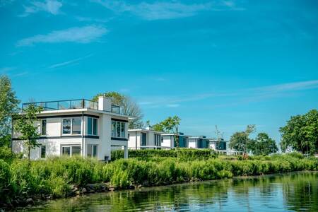 Holiday villas along the water at holiday park EuroParcs Bad Hulckesteijn