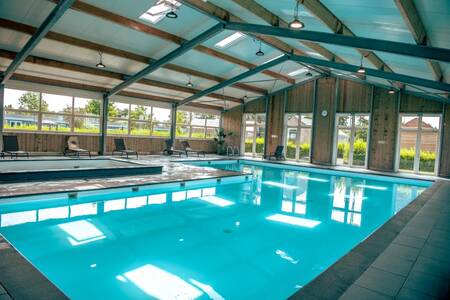 The indoor swimming pool of holiday park EuroParcs Bad Hulckesteijn