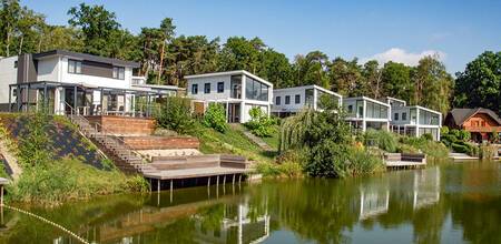Holiday homes with jetties on the water at holiday park EuroParcs Brunssummerheide