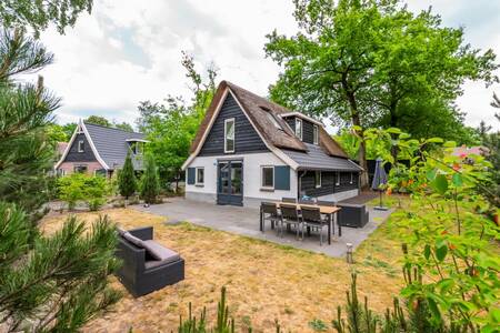 A detached holiday home with a spacious garden at the EuroParcs De Hooge Veluwe holiday park