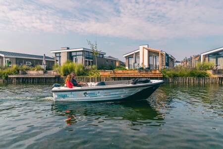 Set sail in a sloop for holiday homes at the EuroParcs De Kraaijenbergse Plassen holiday park