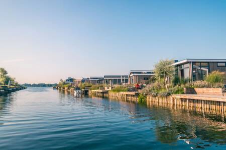 Holiday homes on the water at holiday park EuroParcs De Kraaijenbergse Plassen