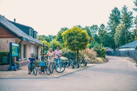 The family rented bicycles from the bicycle rental service at the EuroParcs De Utrechtse Heuvelrug