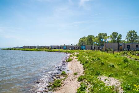 Holiday homes right on the IJsselmeer at the EuroParcs Enkhuizer Strand holiday park