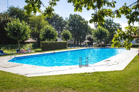 The outdoor pool of holiday park EuroParcs Gulperberg