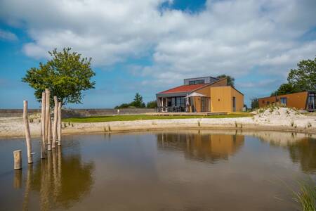 Detached holiday home by a lake at the EuroParcs Hindeloopen holiday park