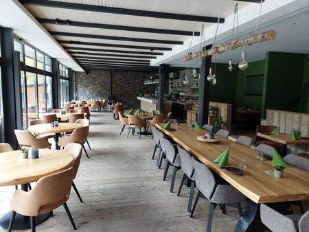 Tables and chairs in the restaurant of the EuroParcs Kohnenhof holiday park