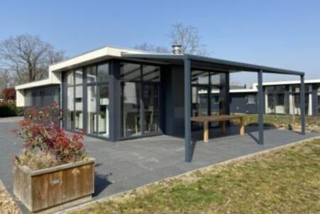 Detached chalet with roof at holiday park EuroParcs Limburg