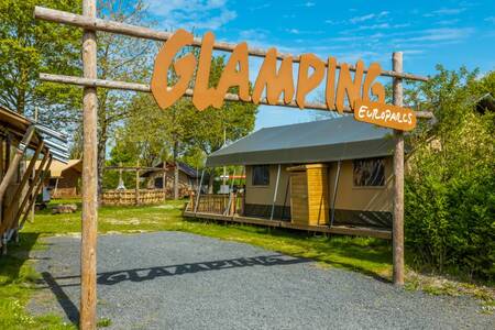 Glamping tents on a field at the EuroParcs Molengroet holiday park