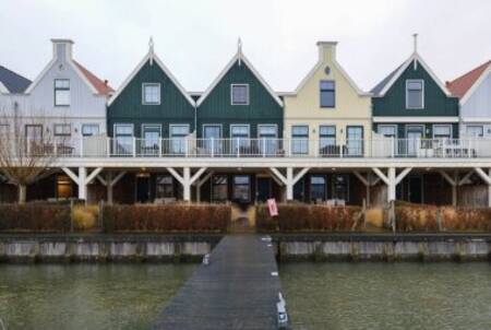 Apartments built in Old Amsterdam style at holiday park EuroParcs Poort van Amsterdam
