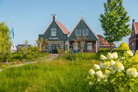 The reception building in Old Amsterdam style at holiday park EuroParcs Poort van Amsterdam