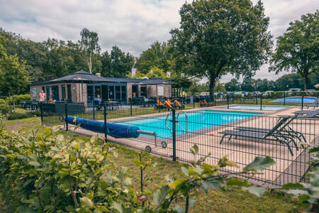 The outdoor pool of the EuroParcs Reestervallei holiday park