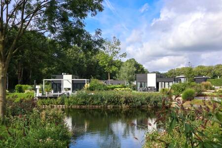 Holiday home on the water at holiday park EuroParcs Spaarnwoude