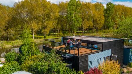 Holiday home with roof terrace at the EuroParcs Spaarnwoude holiday park