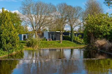 Holiday homes on the water at holiday park EuroParcs Spaarnwoude